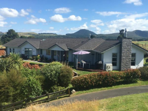 Kinloch Lake & Golf Views